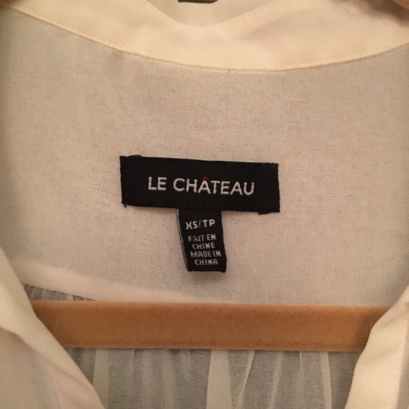 LE CHÂTEAU sleeveless off-white sheer blouse - Picture 4 of 5